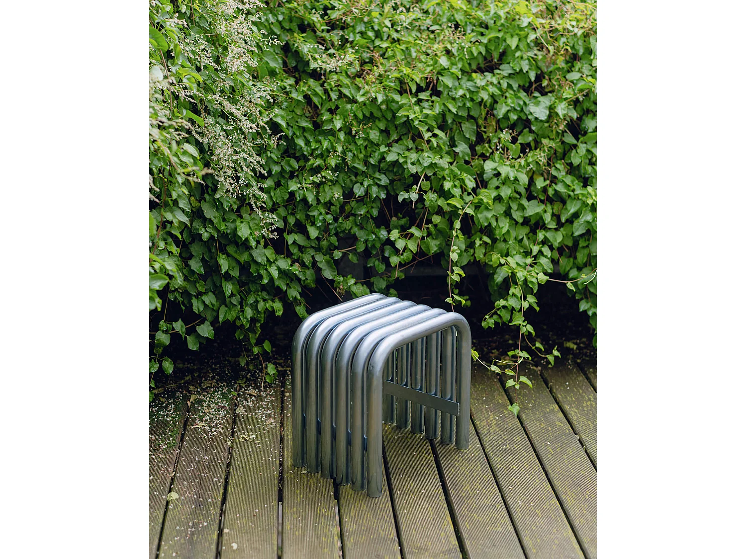 Sgabello Nokk - sgabello contemporaneo in acciaio resistente alle intemperie