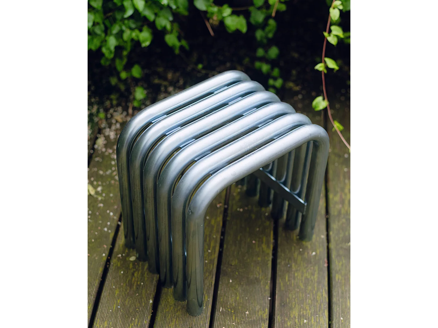 Sgabello Nokk - sgabello contemporaneo in acciaio resistente alle intemperie