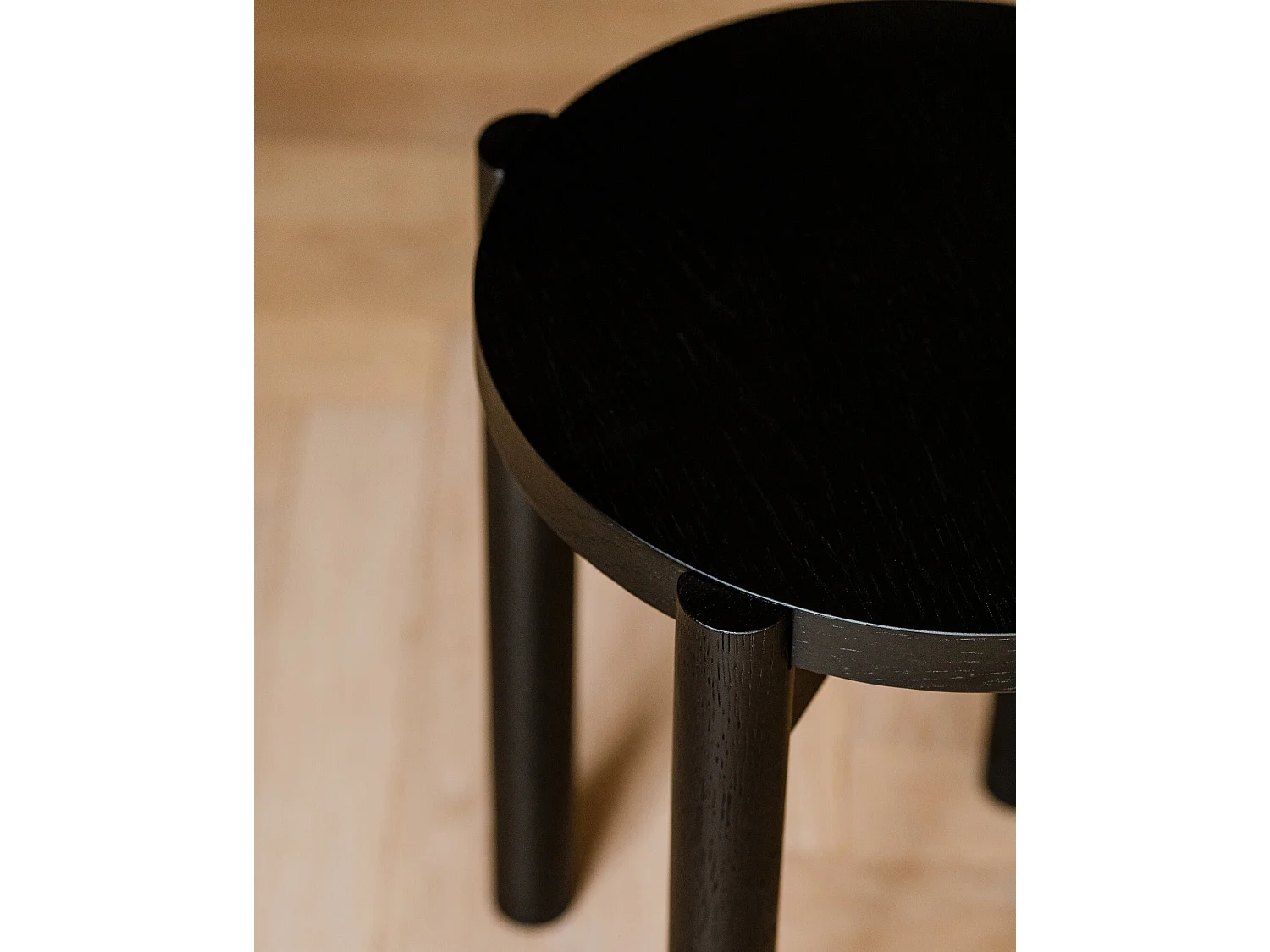 Sgabello Hopp - sgabello in legno massello minimalista noo.ma