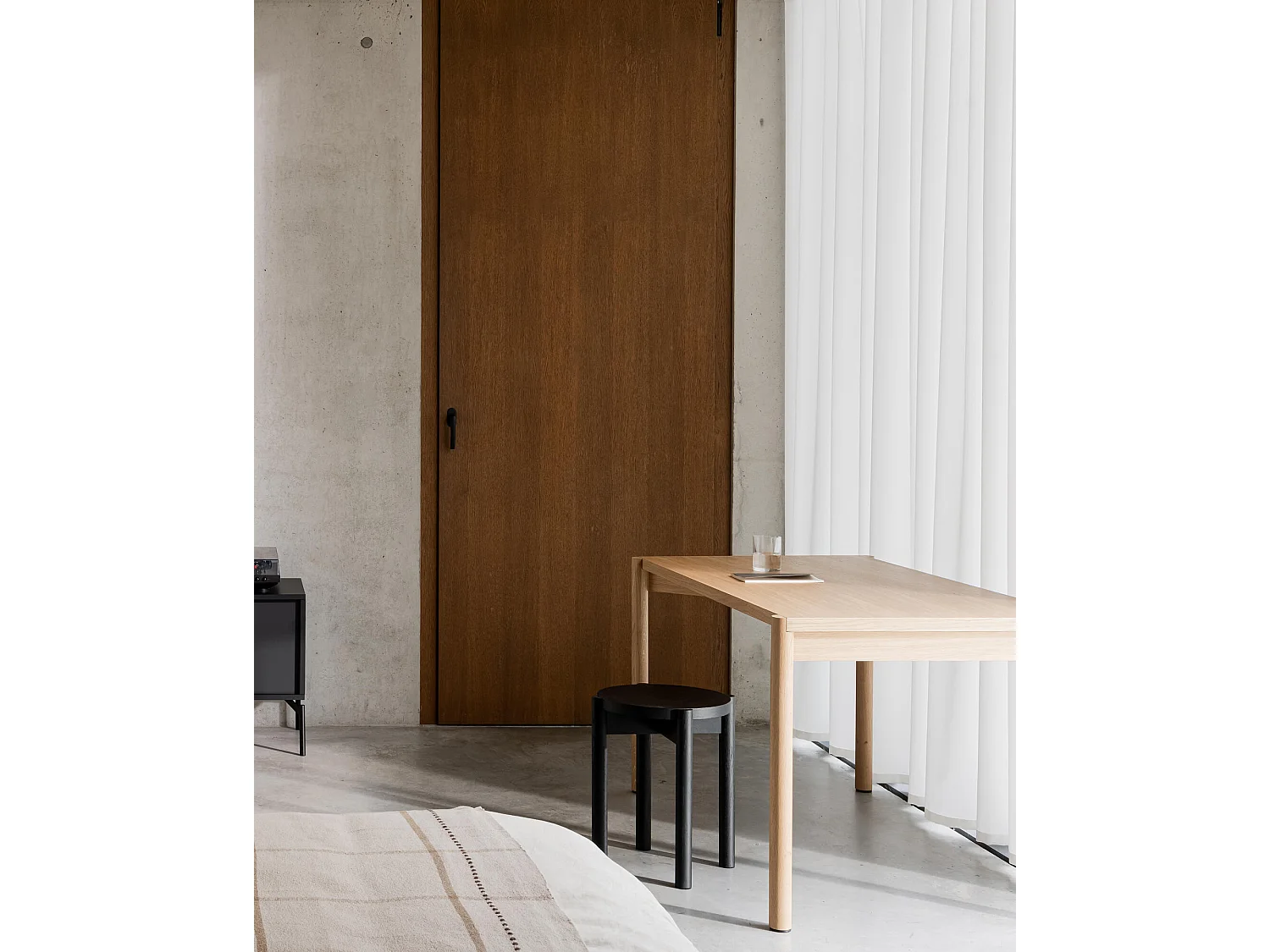 Sgabello Hopp - sgabello in legno massello minimalista noo.ma