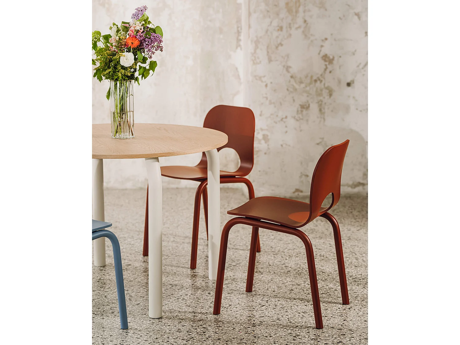 Atto Stuhl - moderner Holz-Metall Stuhl, ergonomische profilierte Sitzfläche
