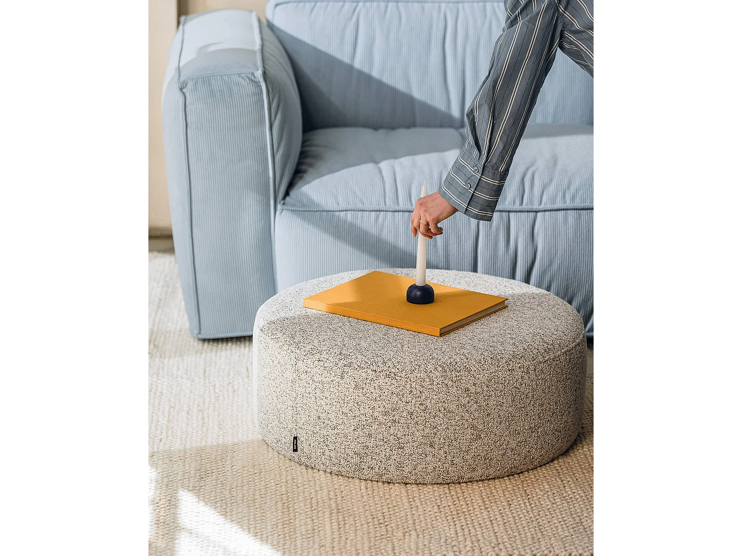 Pouf Folk grand - noo.ma, pouf carré minimaliste en tissu haute qualité 70x70x25 cm