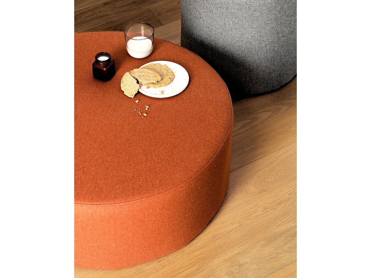 Pouf Folk grand - noo.ma, pouf carré minimaliste en tissu haute qualité 70x70x25 cm