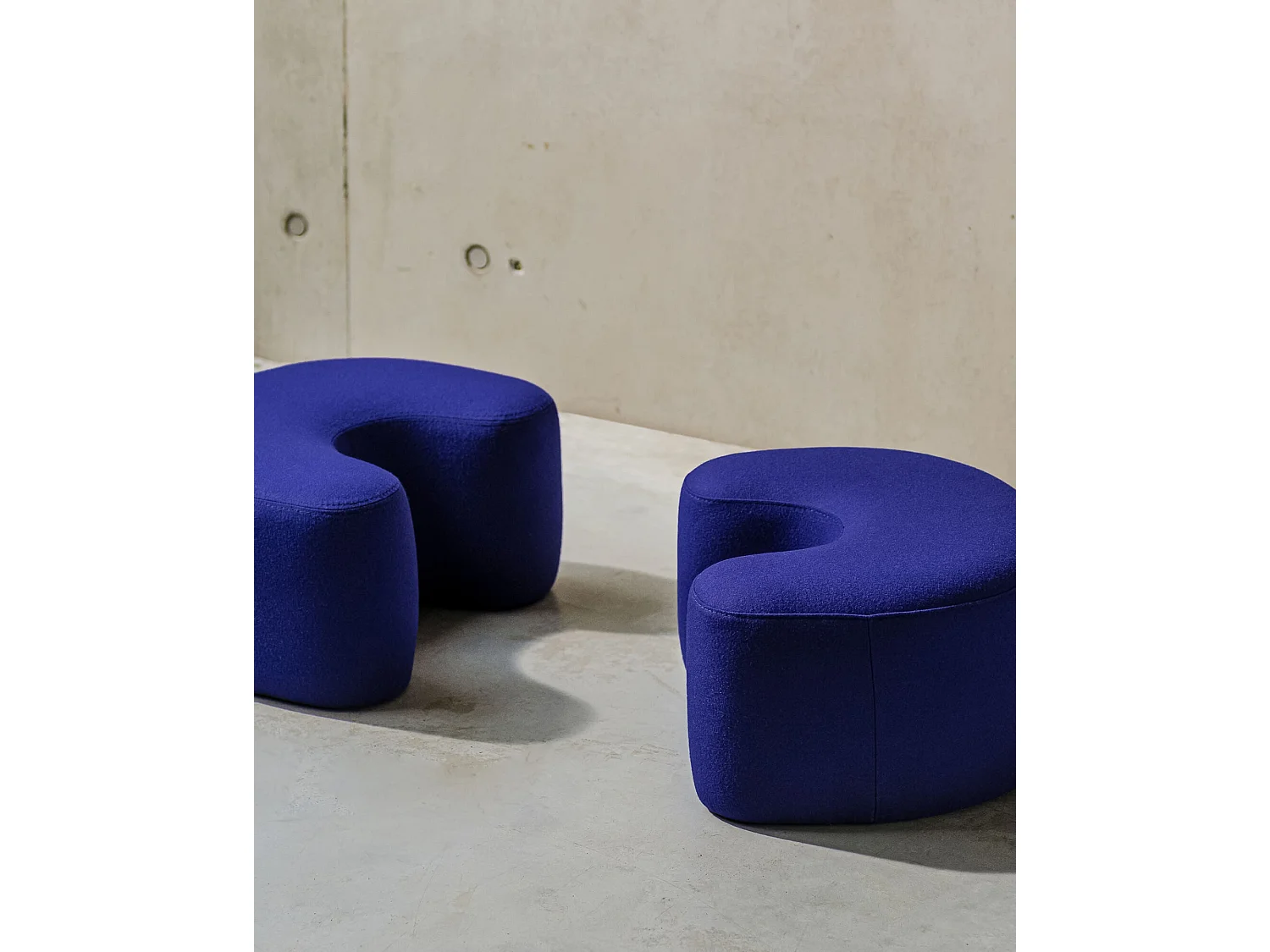 Ü Pouf - pouf contemporain en laine, finition artisanale