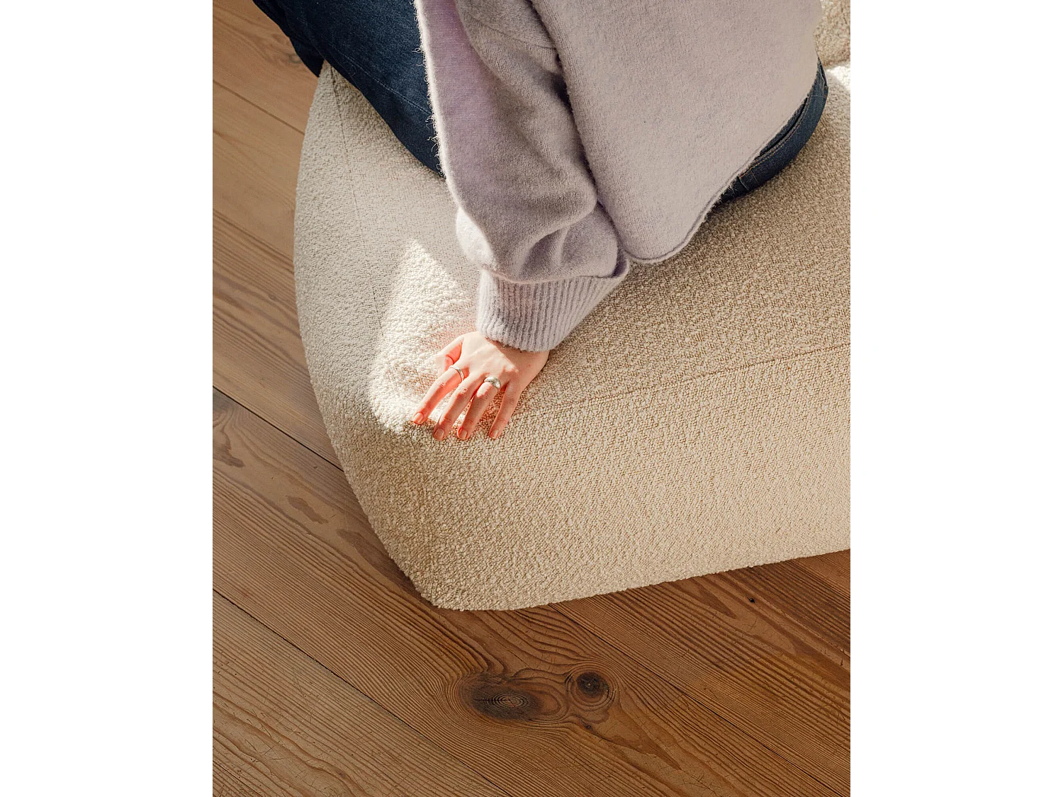 Pouf Keno noo.ma - Pouf frameless moderno in bouclé Cloud Beige 63x36 cm