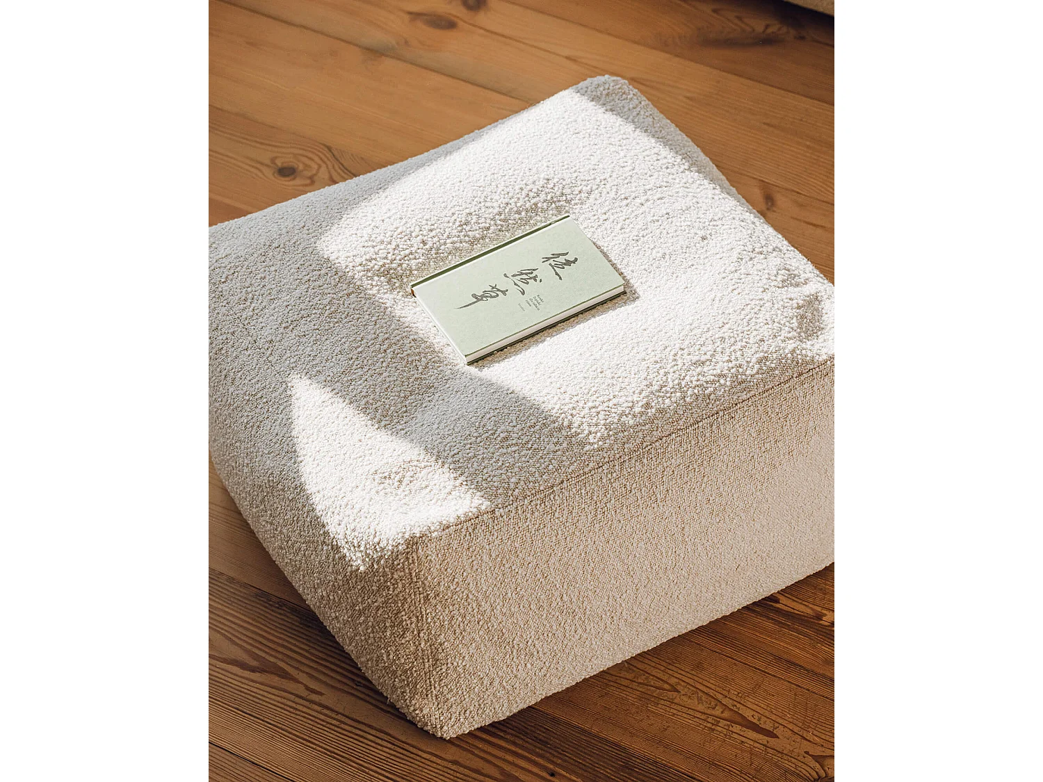 Pouf Keno noo.ma - Pouf frameless moderno in bouclé Cloud Beige 63x36 cm