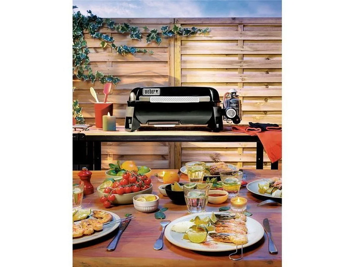 Weber Portable Gas Plancha Grill 3kW 43x41cm Schwarz Tischgrill mit schneller Aufheizung bis zu 260°C