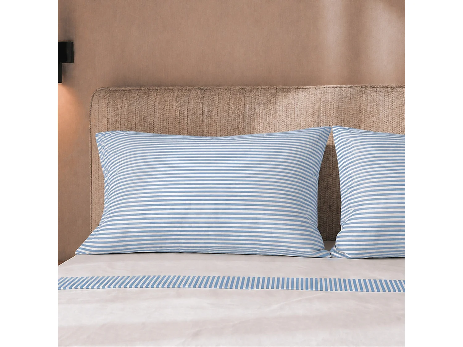 Parure de Lit 2 Personnes 175x200cm | 100% Coton | Drap Housse, Drap Plat, 2 Taie d’Oreiller | Rayures Bleu Clair