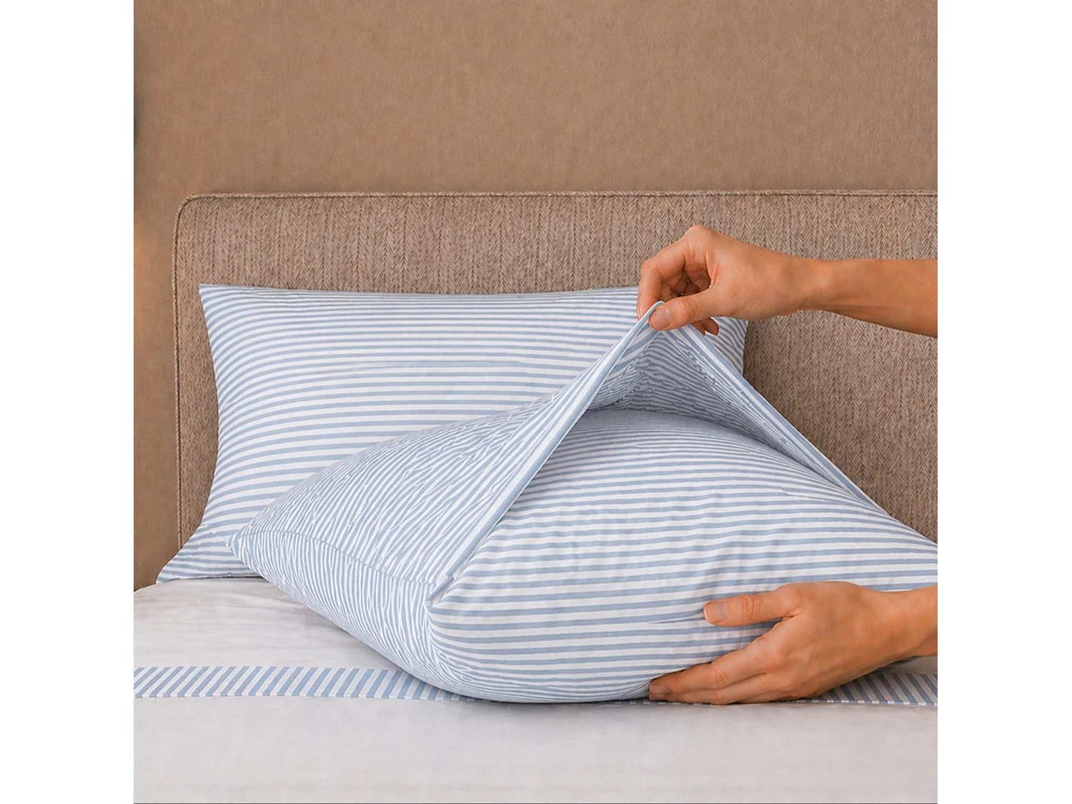 Parure de Lit 2 Personnes 175x200cm | 100% Coton | Drap Housse, Drap Plat, 2 Taie d’Oreiller | Rayures Bleu Clair