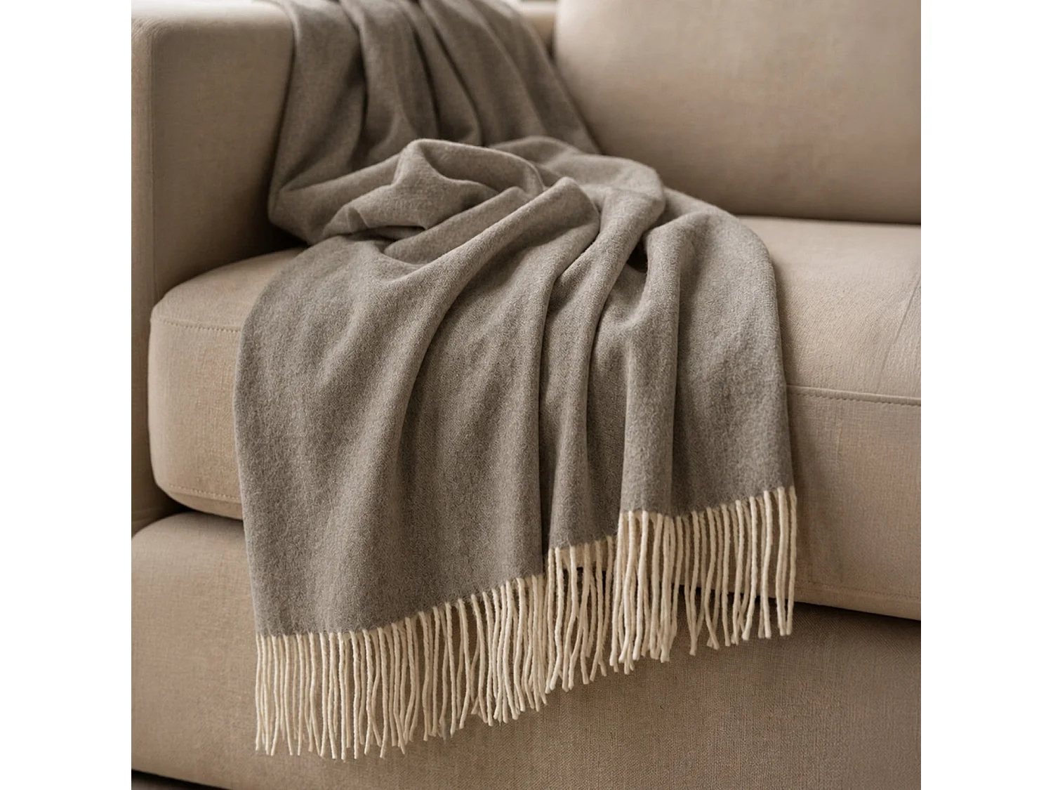 Manta Plaid Living 130x170 cm en Algodón Blend, Color Topo | Manta Ligera 250 g/m² para Sofá y Cama | Diseño Elegante y Tejido Suave
