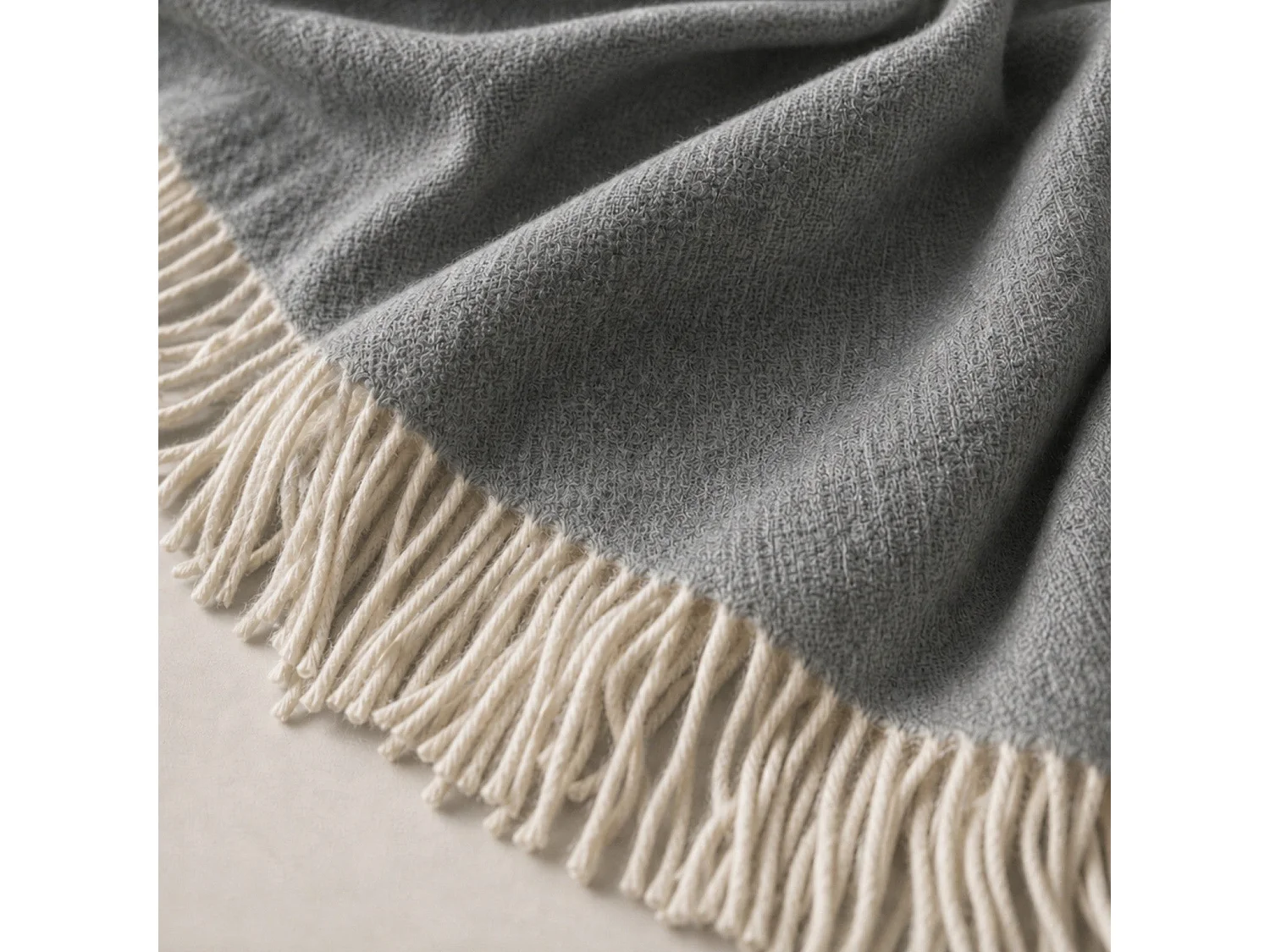Manta Plaid Living 130x170 cm en Algodón Blend, Color Gris oscuro | Manta Ligera 250 g/m² para Sofá y Cama | Diseño Elegante y Tejido Suave