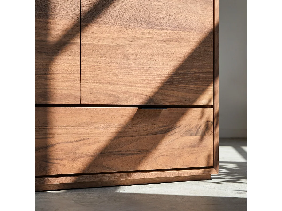 Sideboard Senson aus massivem Nussbaumholz 200
