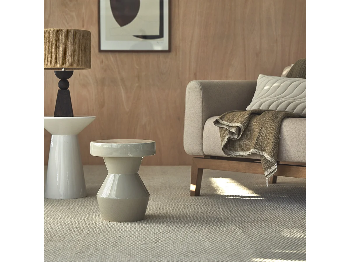 Beigefarbener Beistell-Couchtisch aus Keramik Sculptural