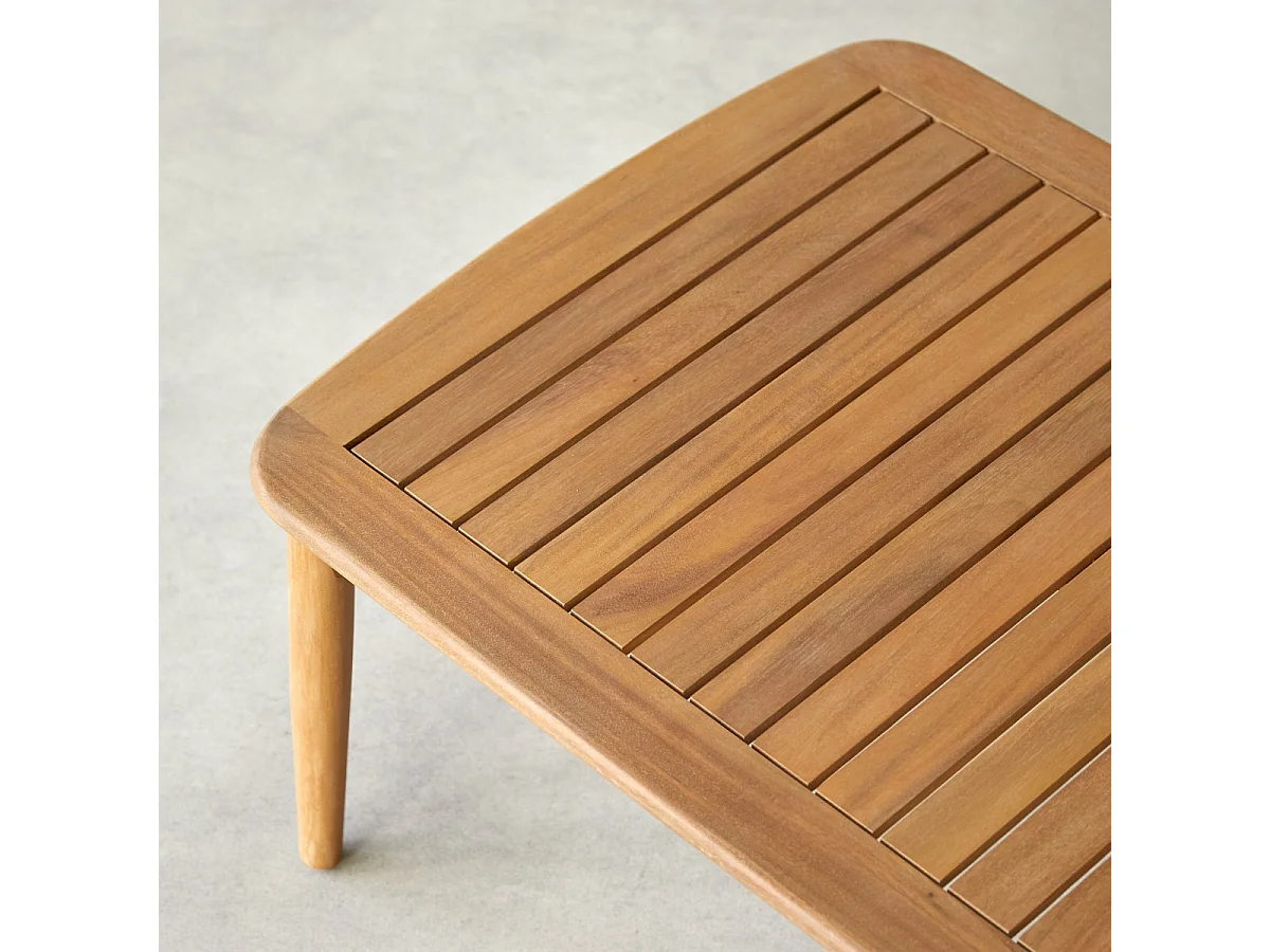Couchtisch aus massivem Akazienholz