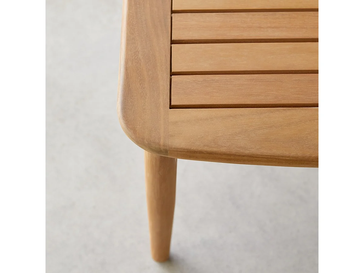 Couchtisch aus massivem Akazienholz