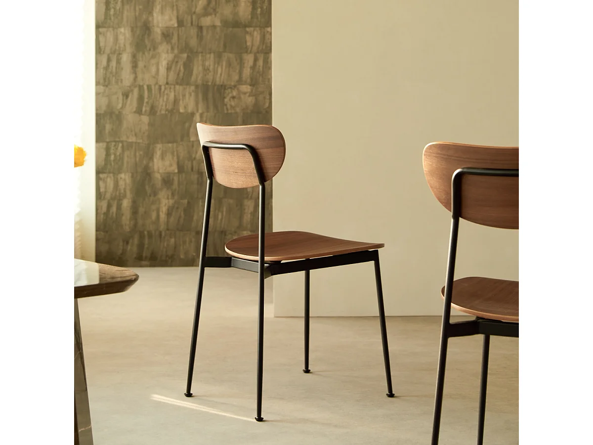 Lilo - Chaise en noyer et métal noir