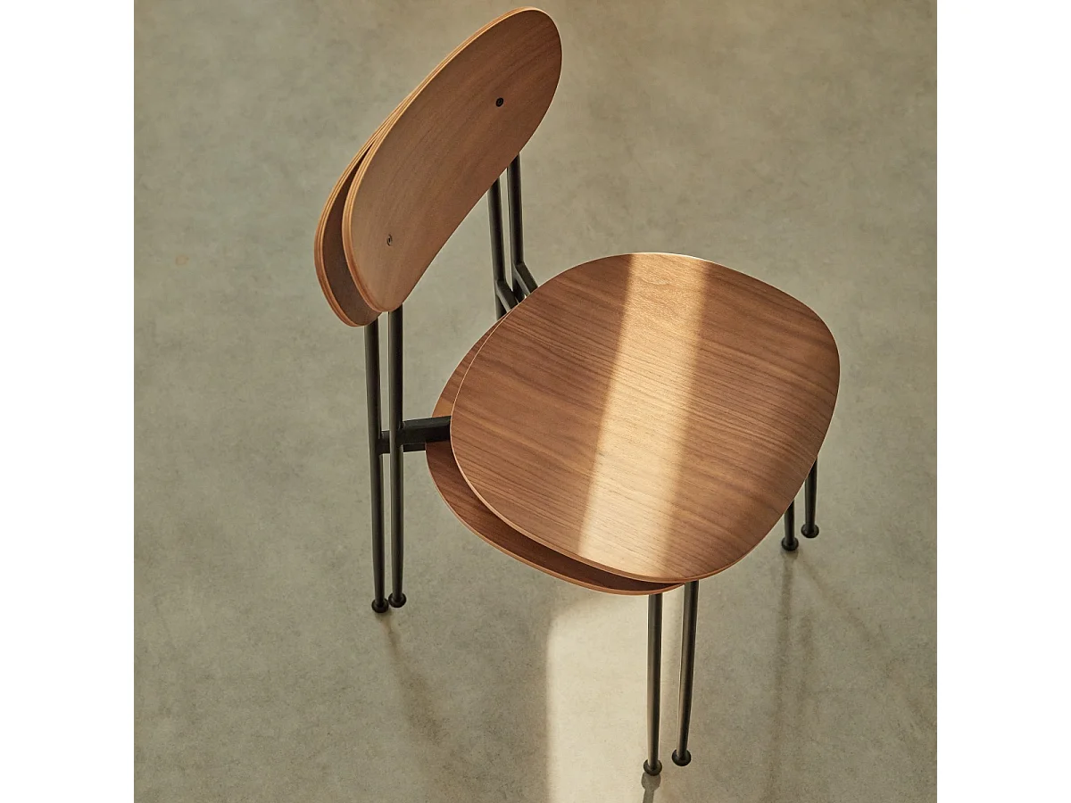 Lilo - Chaise en noyer et métal noir
