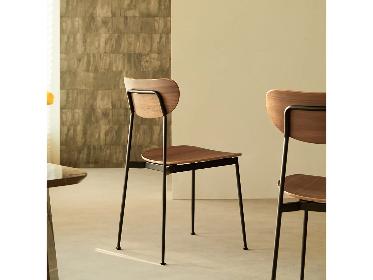 Lilo - Chaise en noyer et métal noir