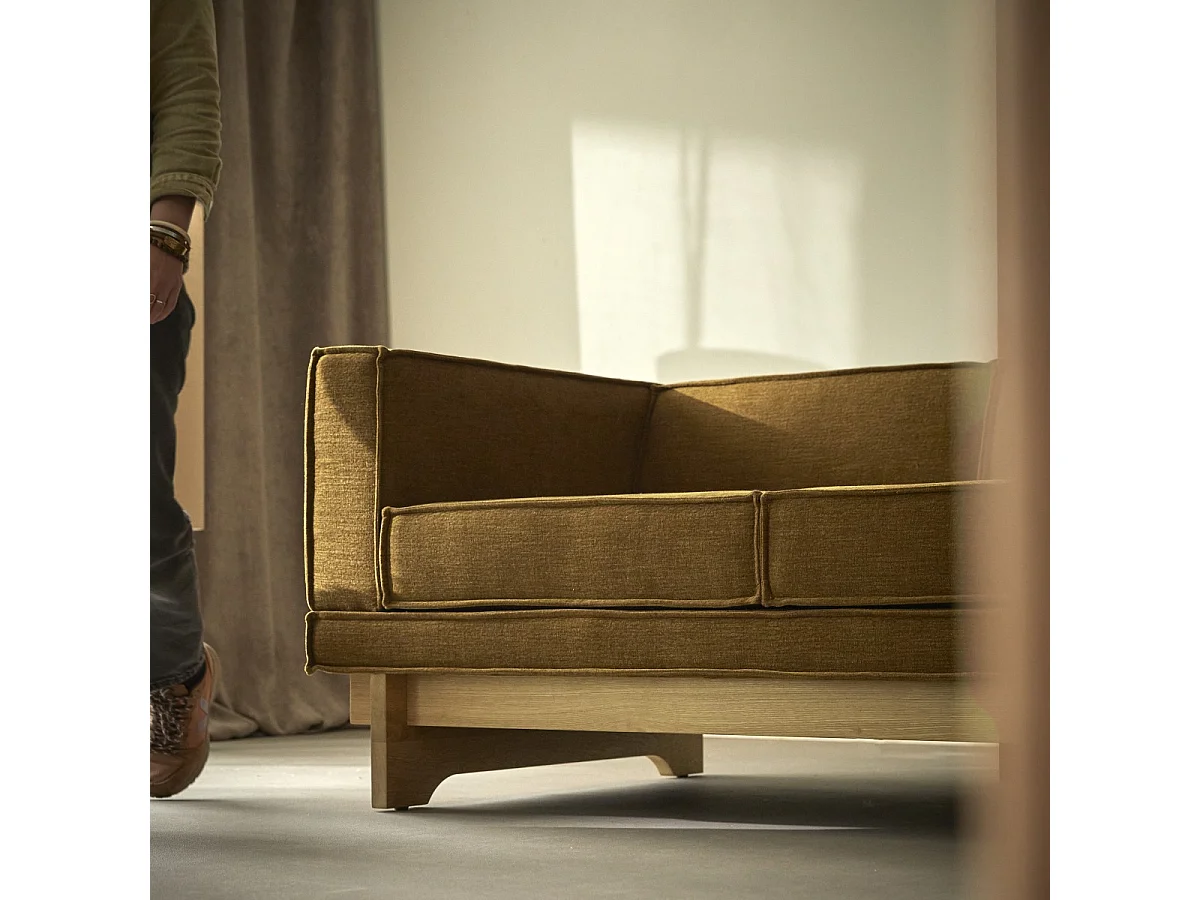 Miu - Sofa aus Eichenholz und ockerfarbenem Stoff, 2-Sitzer