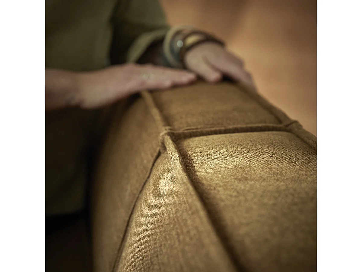 Miu - Sofa aus Eichenholz und ockerfarbenem Stoff, 2-Sitzer