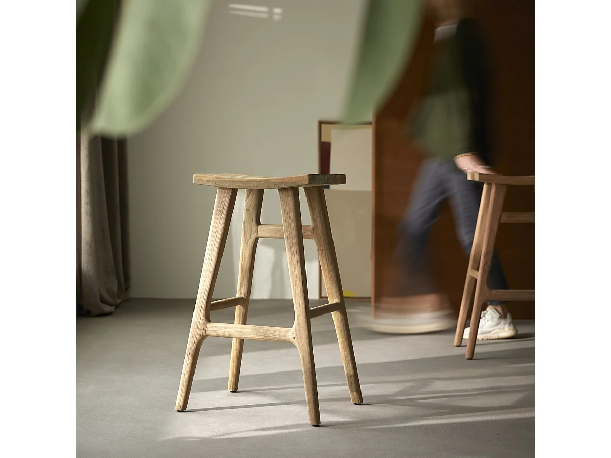 Barhocker Alia aus massivem, recyceltem Teakholz