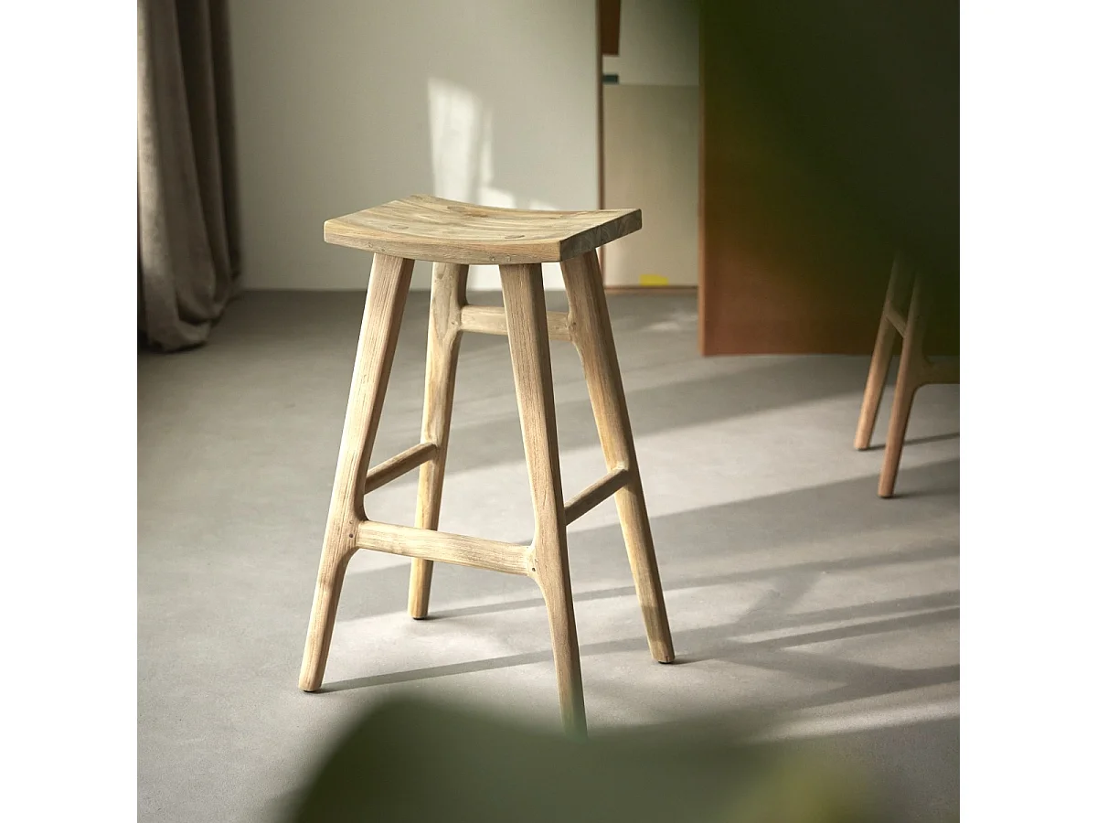 Barhocker Alia aus massivem, recyceltem Teakholz