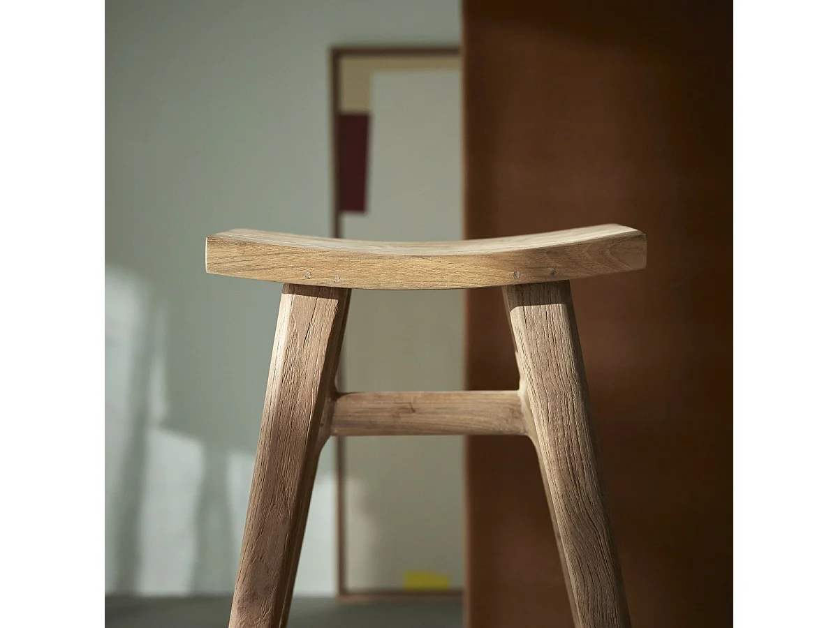 Barhocker Alia aus massivem, recyceltem Teakholz