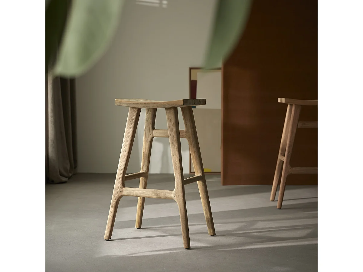 Barhocker Alia aus massivem, recyceltem Teakholz