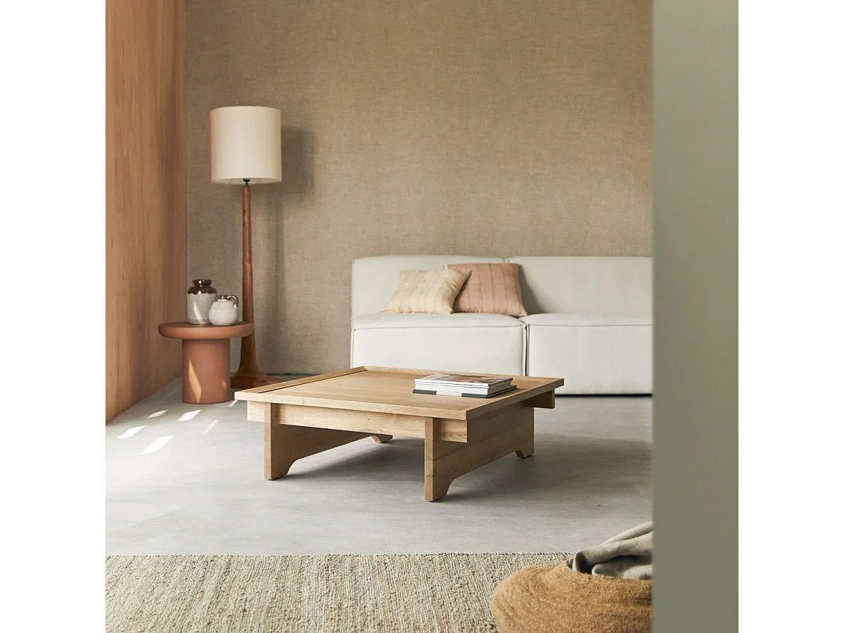 Quadratischer Couchtisch aus massiver Eiche Miu
