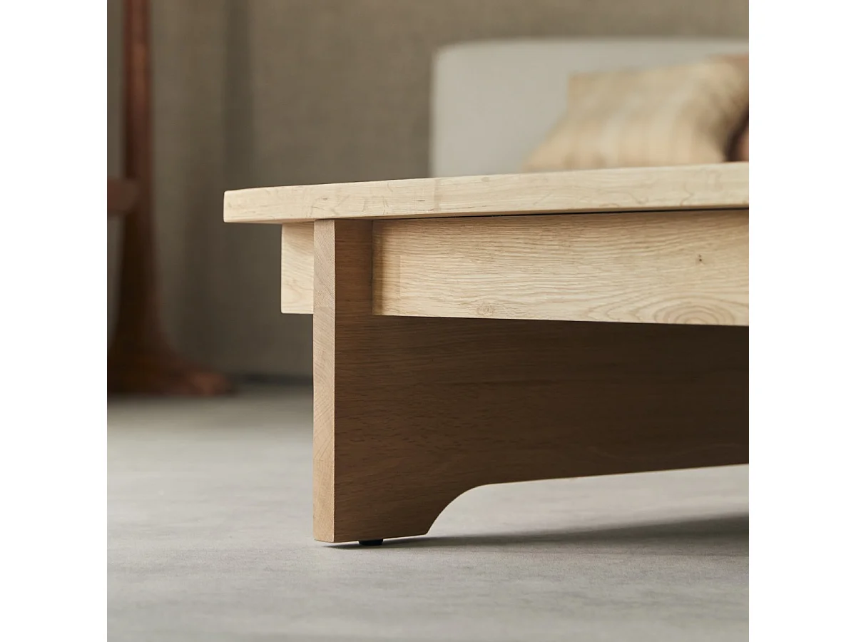Quadratischer Couchtisch aus massiver Eiche Miu