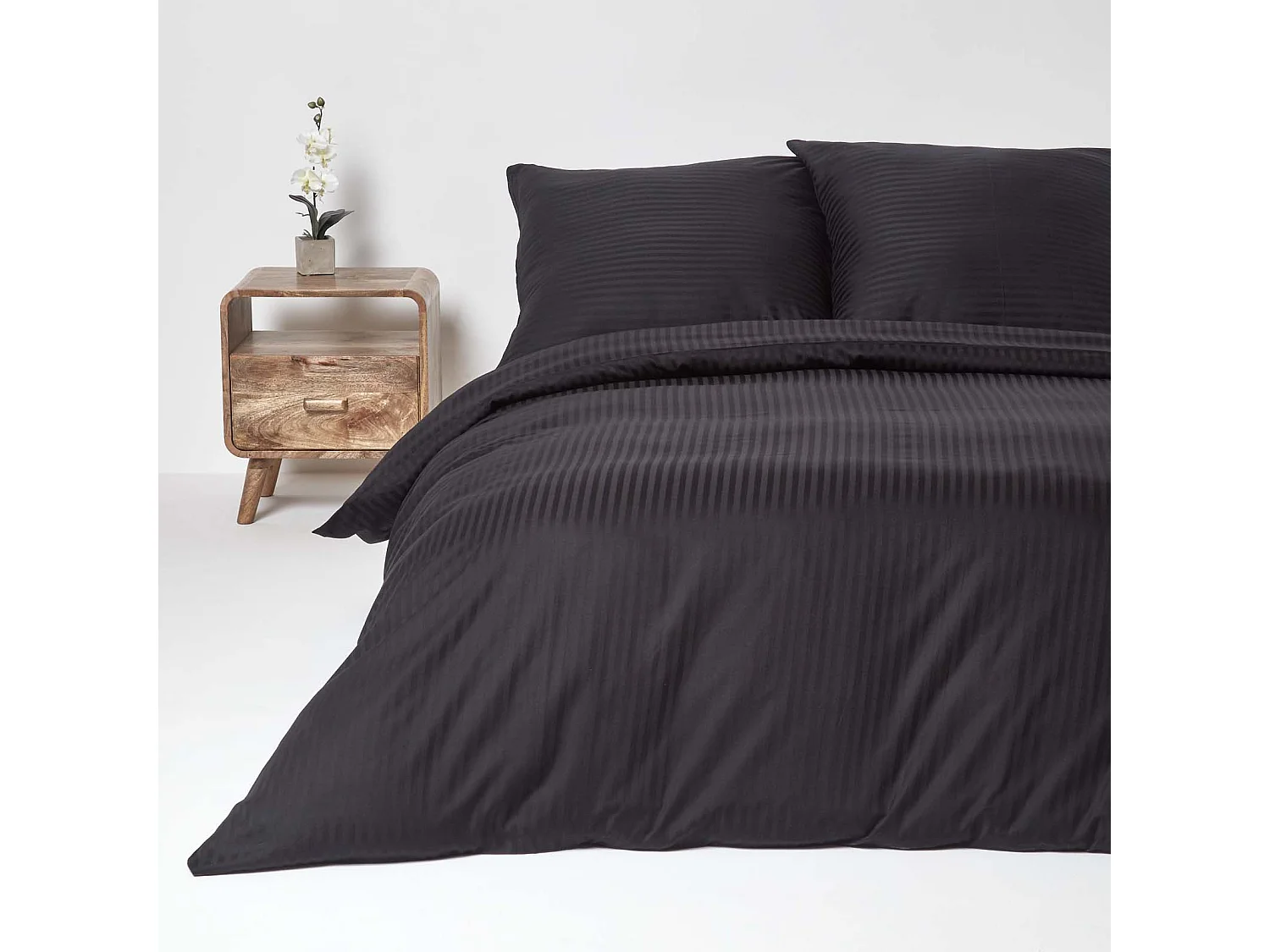 Parure de lit satin rayé en coton égyptien 330 fils noir, 240x220cm - HOMESCAPES