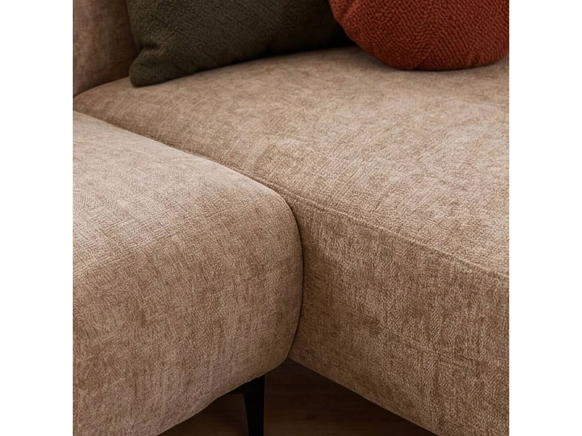 Canapé d'angle en tissu marron et pieds en bois Sacha