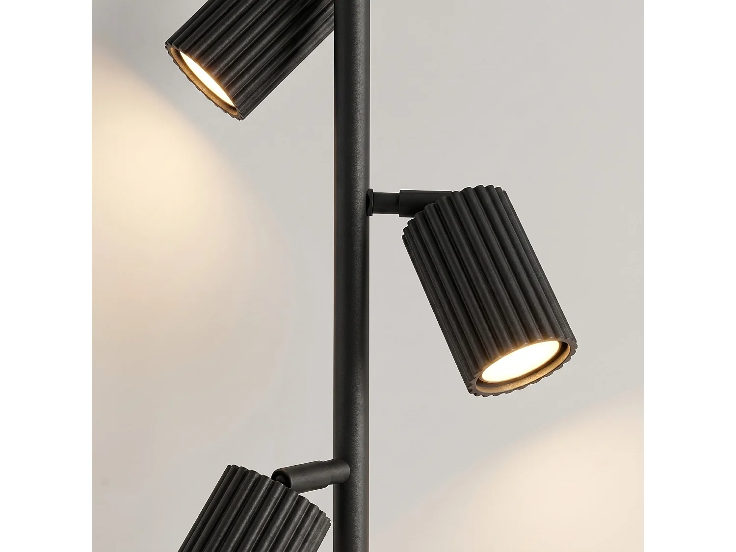 Stehlampen KARBON minimalistisch aus  Aluminium - 3 lichtquellen - L.30 x H. cm - schwarz