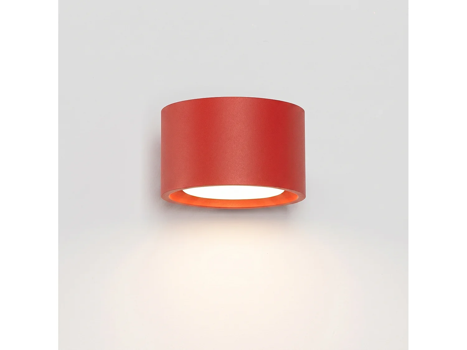 Wandlampen MODO minimalistisch van  - 1 lichtbronnen - L.10 x H.6 cm - rood