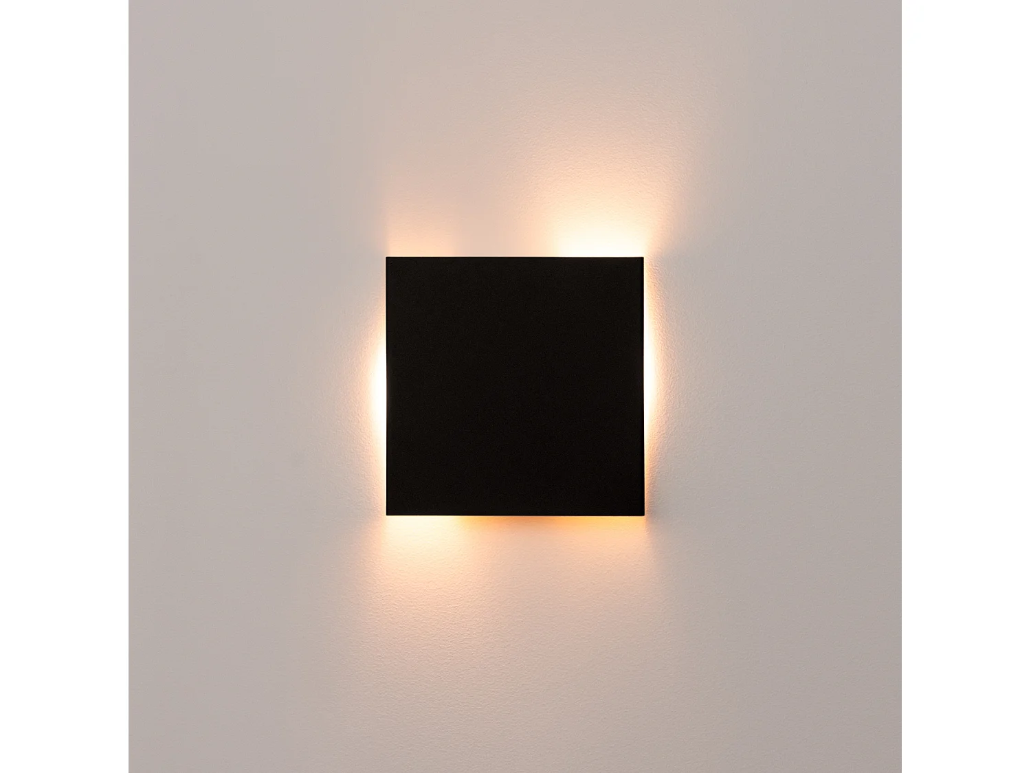 Appliques VANTA minimaliste en acier - 2 sources lumineuses - L.15 x H.15 cm - noir