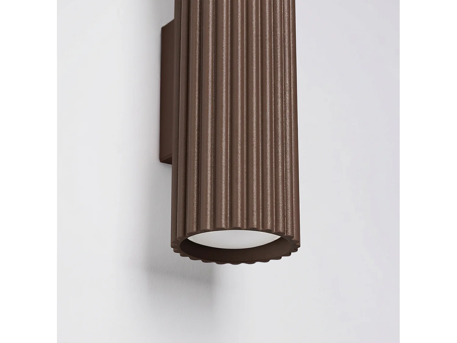 Applique minimaliste en aluminium - 2 sources lumineuses - L.6,5 x H.20 cm - marron