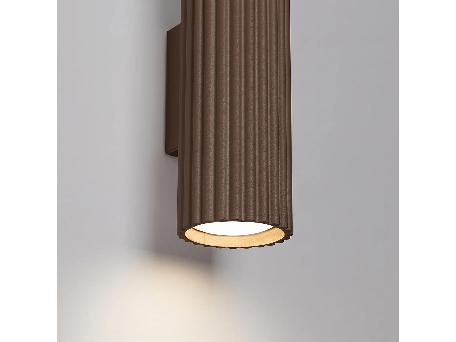 Applique minimaliste en aluminium - 2 sources lumineuses - L.6,5 x H.20 cm - marron