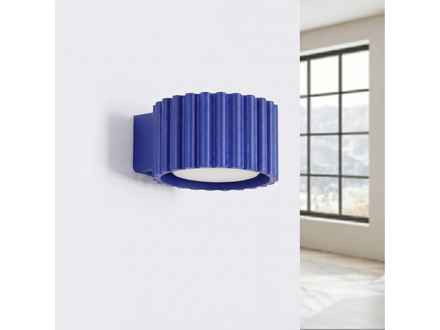 Applique minimaliste en aluminium - 1 sources lumineuses - L.10 x H.6 cm - outremer