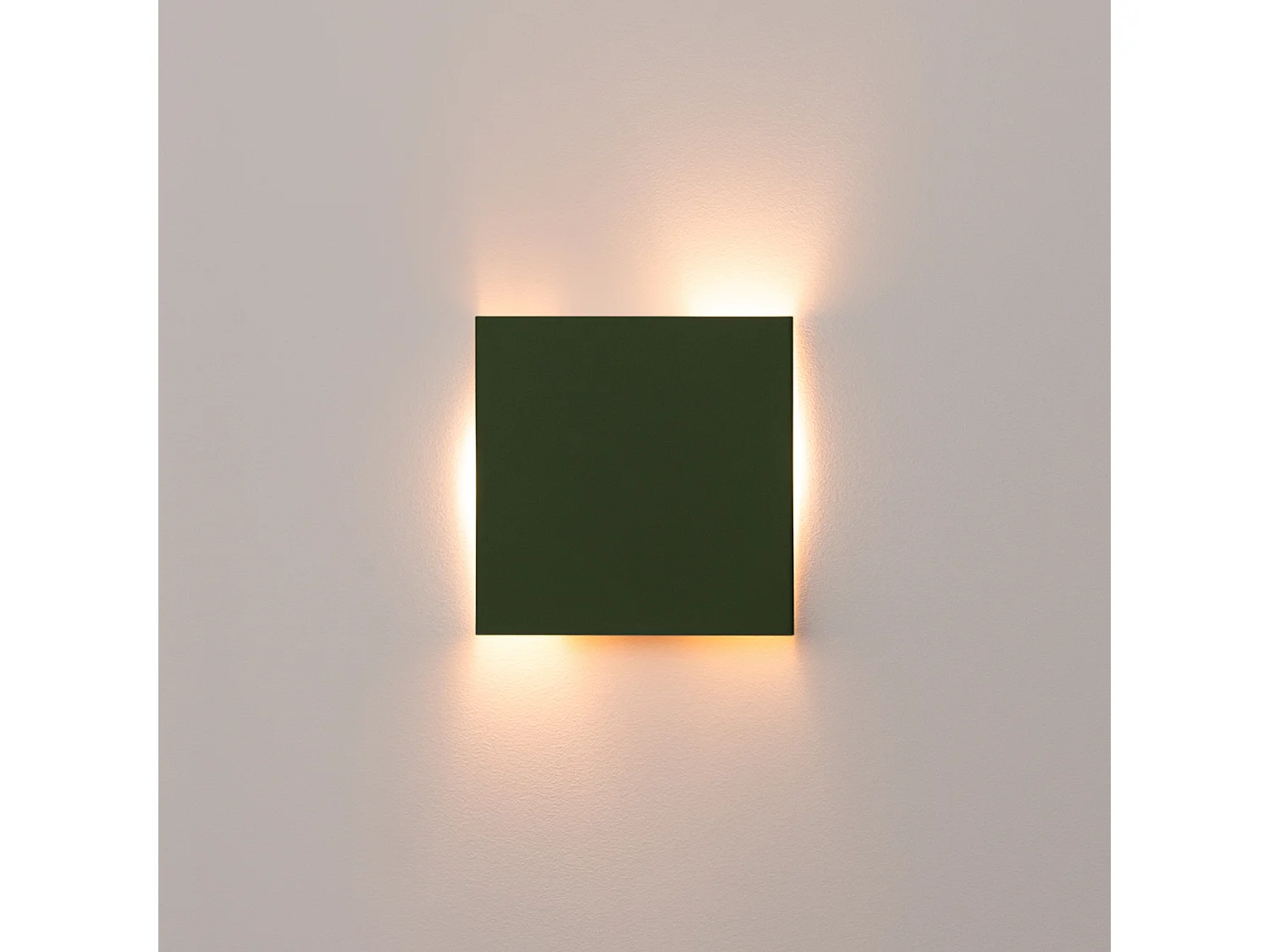 Appliques VANTA minimaliste en acier - 2 sources lumineuses - L.15 x H.15 cm - vert olive