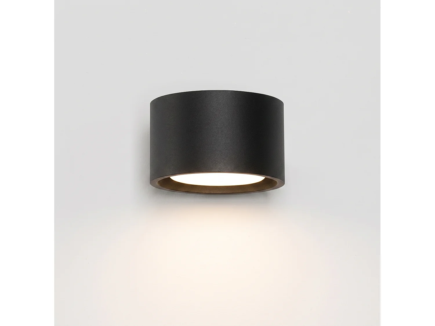 Applique minimaliste en aluminium - 1 sources lumineuses - L.10 x H.6 cm - noir