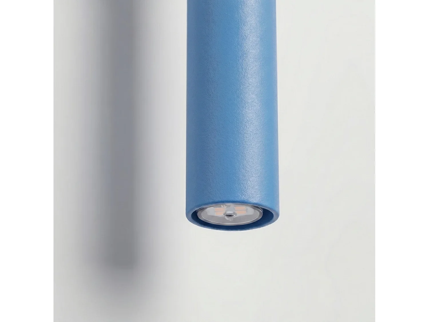 Applique moderne en acier - 2 sources lumineuses - L.2,5 x H.50 cm - bleu clair