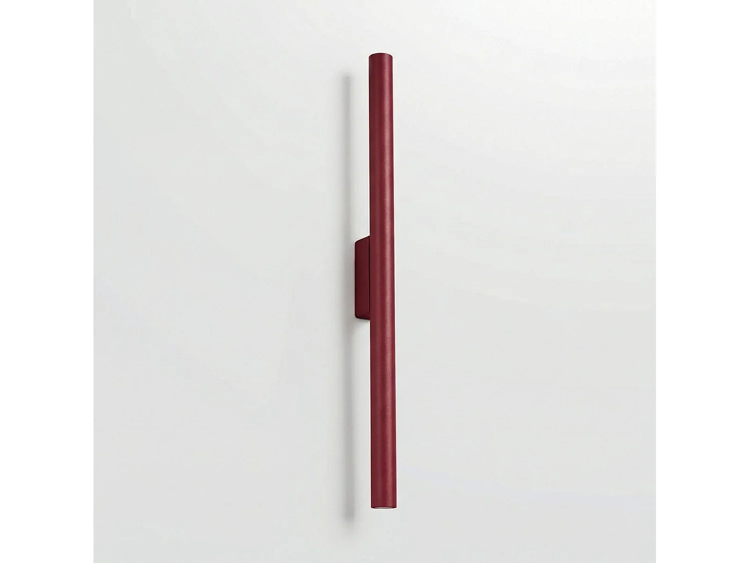 Applique moderne en acier - 2 sources lumineuses - L.2,5 x H.50 cm - bordeaux