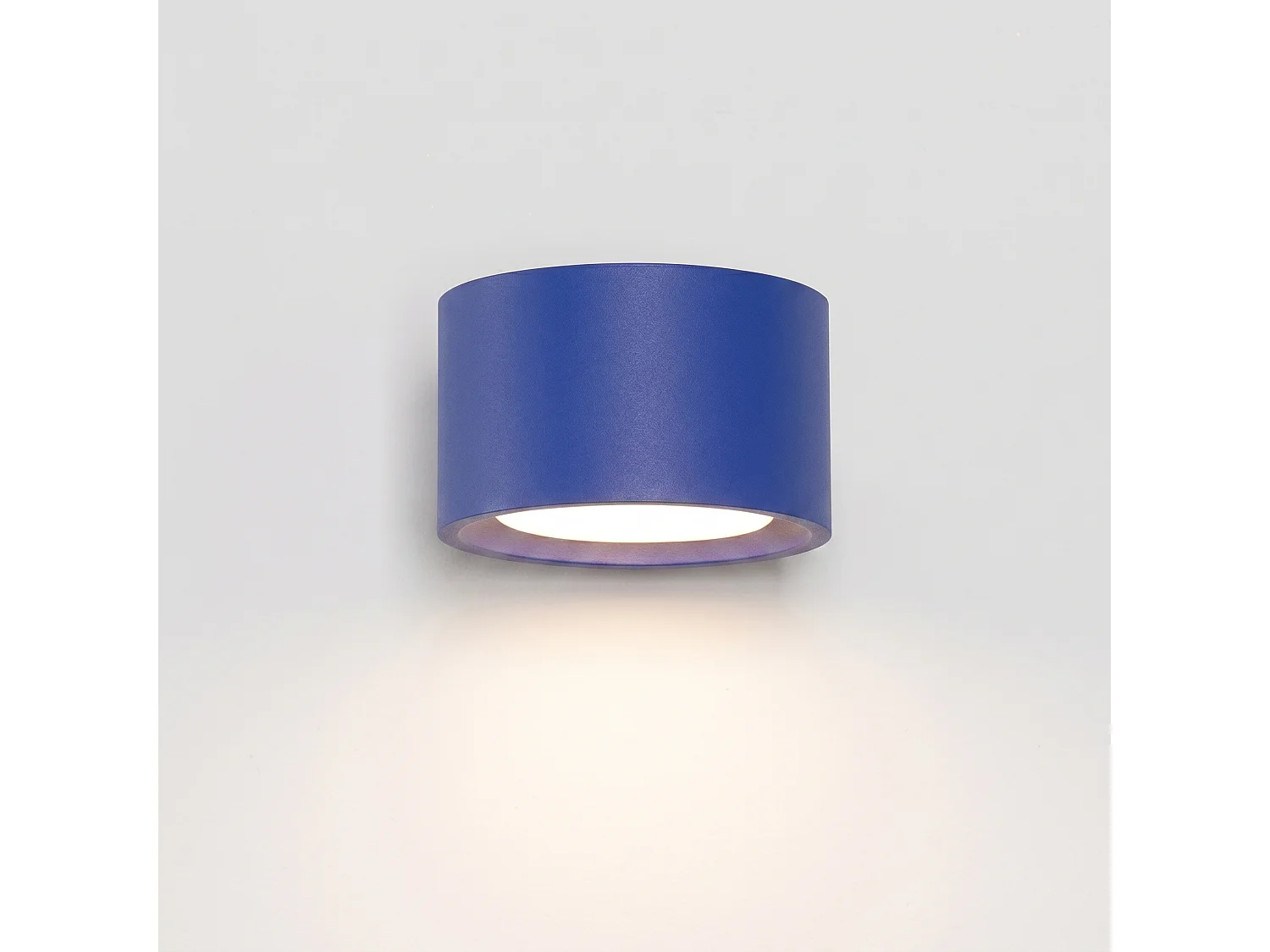 Applique minimaliste en aluminium - 1 sources lumineuses - L.10 x H.6 cm - outremer