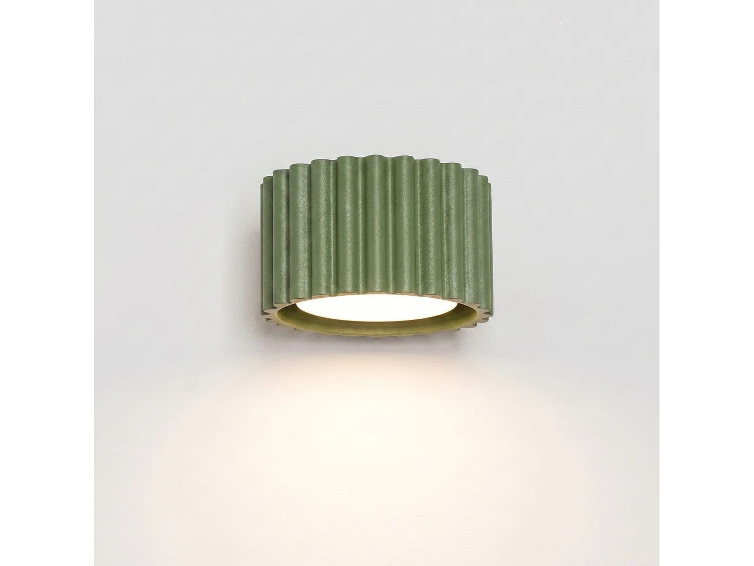 Applique minimaliste en aluminium - 1 sources lumineuses - L.10 x H.6 cm - vert olive