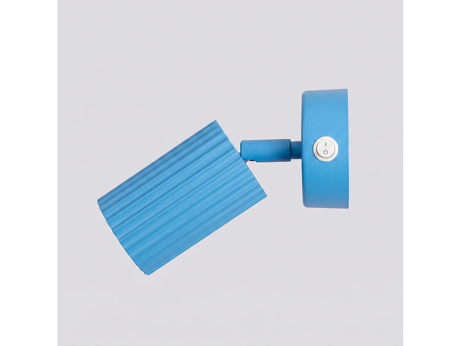 Applique minimaliste en aluminium - 1 sources lumineuses - L.8 x H.16 cm - bleu clair