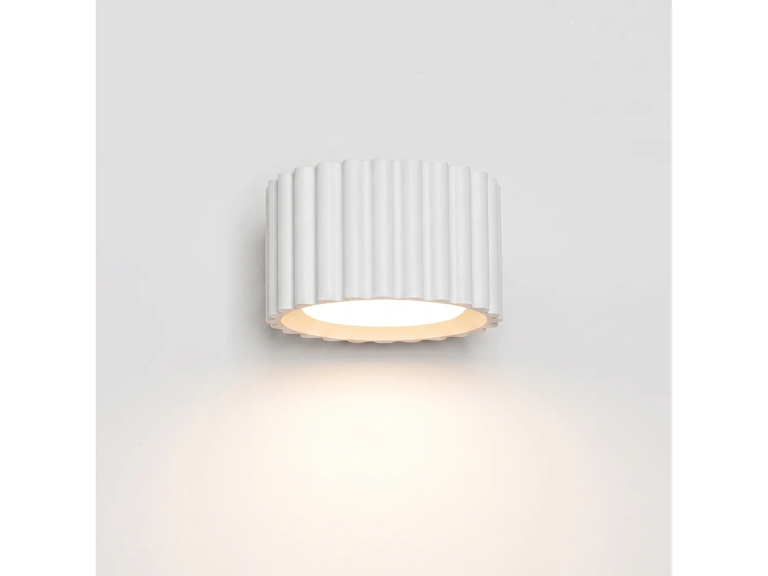 Applique minimaliste en aluminium - 1 sources lumineuses - L.10 x H.6 cm - blanc