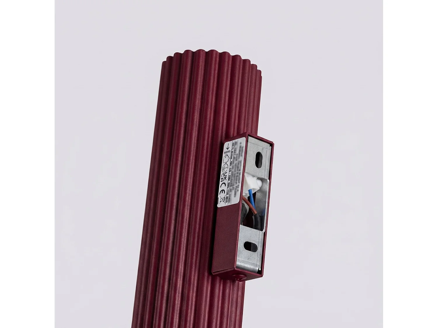 Applique minimaliste en aluminium - 2 sources lumineuses - L.6,5 x H.20 cm - bordeaux
