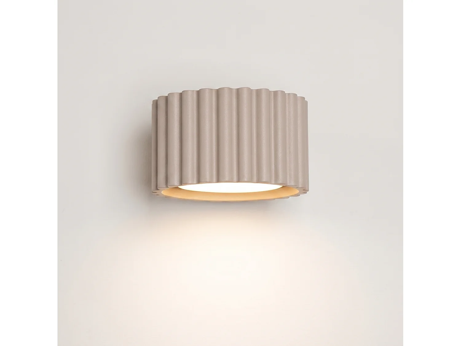 Applique minimaliste en aluminium - 1 sources lumineuses - L.10 x H.6 cm - taupe
