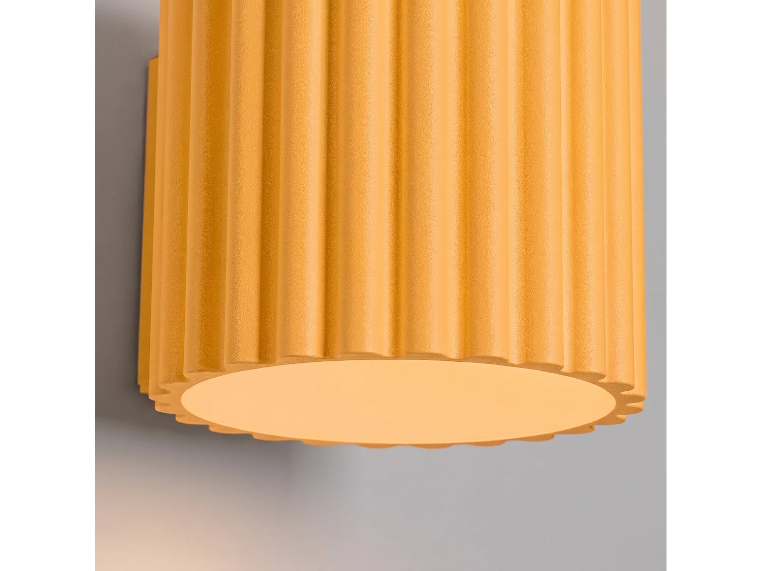 Applique minimaliste en aluminium - 1 sources lumineuses - L.10 x H.10 cm - jaune