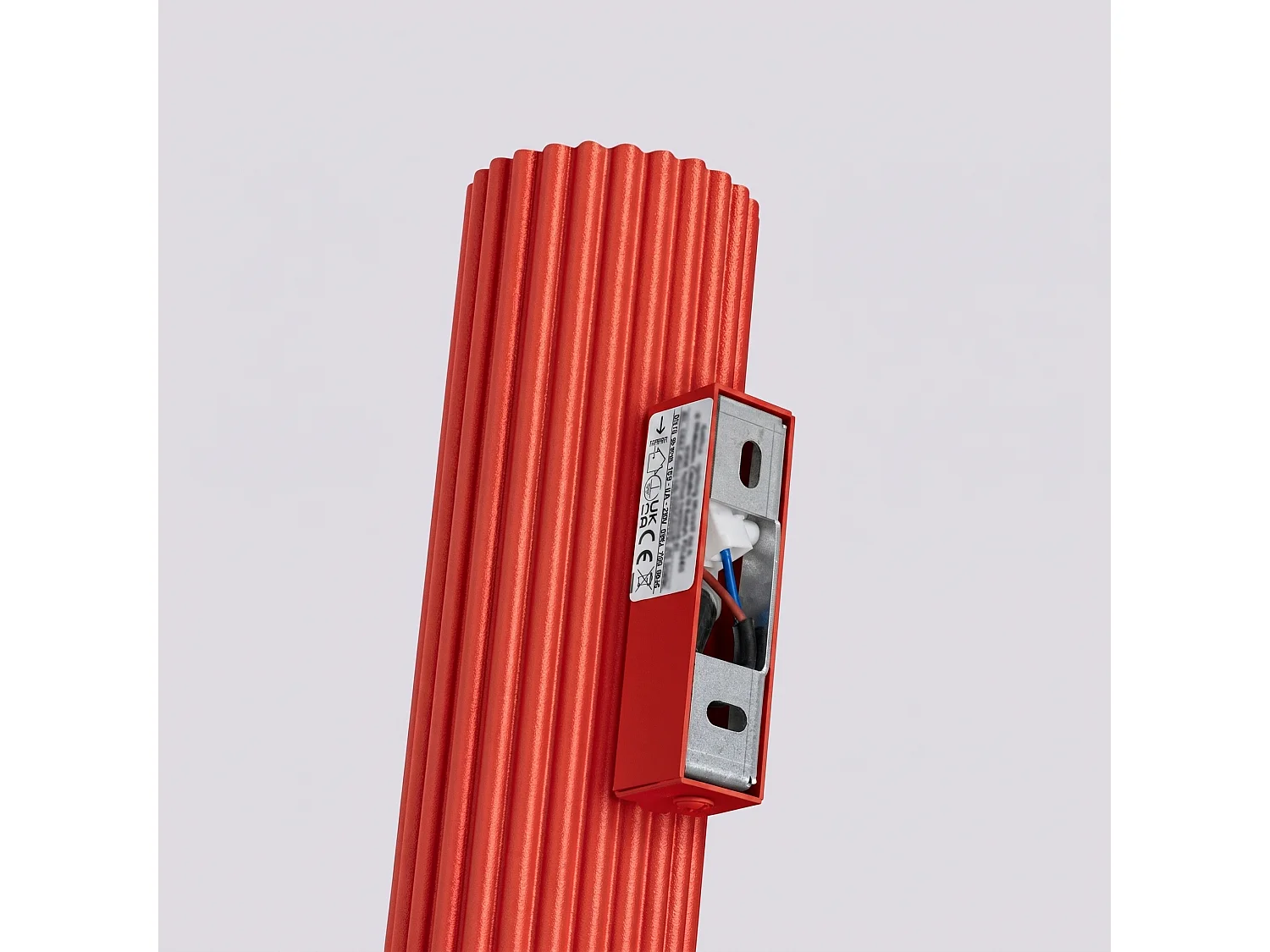 Applique minimaliste en aluminium - 2 sources lumineuses - L.6,5 x H.20 cm - rouge